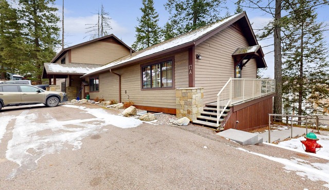 Dog-friendly, lake-view condo with pool, hot tub & nearby beach - near parks