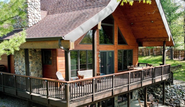 Dog friendly, lakefront home perfect for families