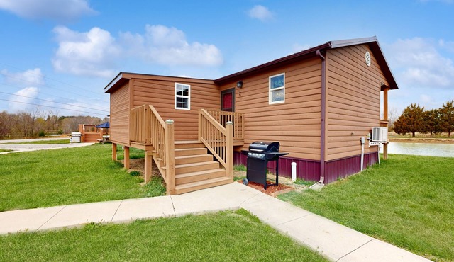 Dog-friendly, lakefront cabin with porch, deck & firepit - near wineries, hiking