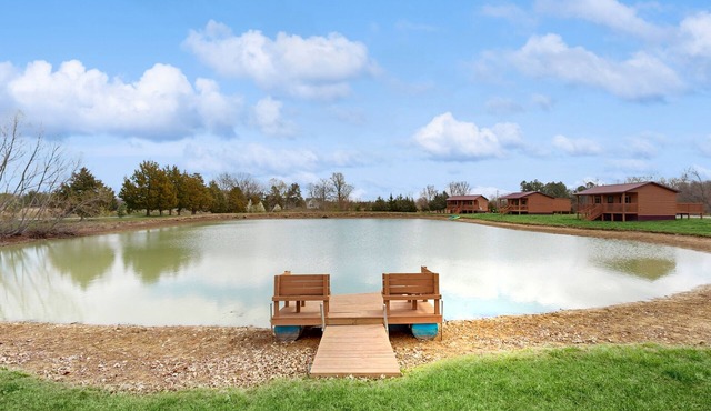 Dog-friendly, lakefront cabin with porch & firepit - near wineries & trails