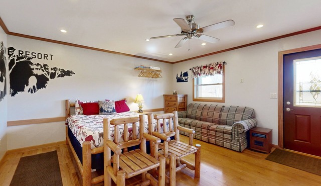 Dog-friendly, lakefront cabins with firepit, porches & pond - great for groups