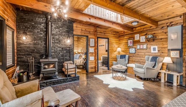 Dog-friendly lakefront cabin with woodstove, amazing view, firepit & dock