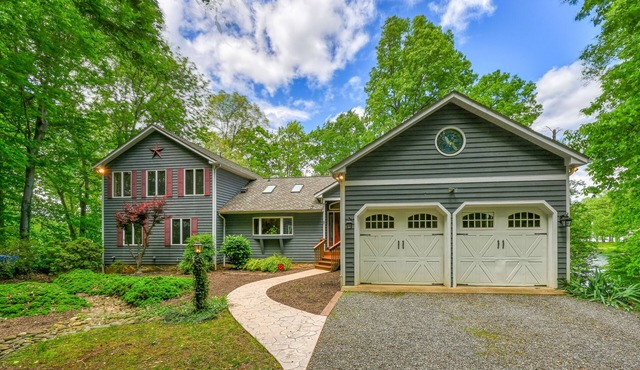 Dog-friendly lakefront home with dock, pool table, fireplace, grill, two kayaks