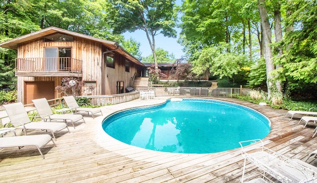 Dog-friendly lakefront house with private hot tub, outdoor pool, beach, WiFi
