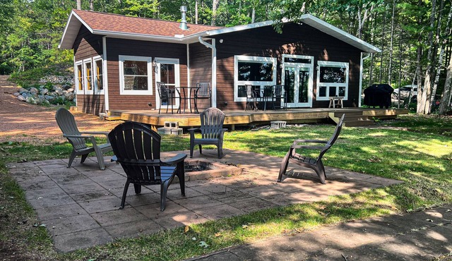 Dog-friendly lakefront hideaway with docks, firepit, fireplace & W/D