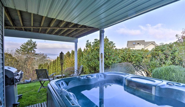 Dog-Friendly Lakewood Apartment w/ Private Hot Tub