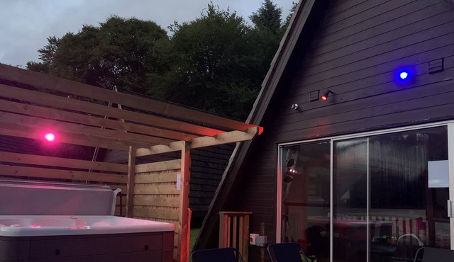 Dog friendly lodge with hot tub on the shores of Loch Oich