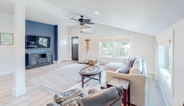 Dog-friendly loft with beautiful water views, firepit, and enclosed yard