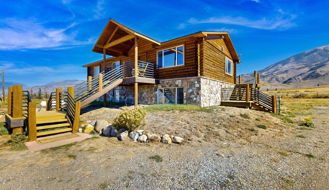 Dog-friendly log home with mountain views & large deck - near skiing, golfing