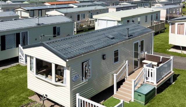 Dog Friendly* Lovely Caravan by the Beach, 4 Berth, Towyn, North Wales