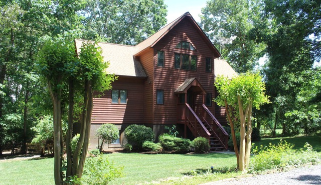 Dog Friendly Luxurious Lodge-like Lake Home with BOAT SLIP