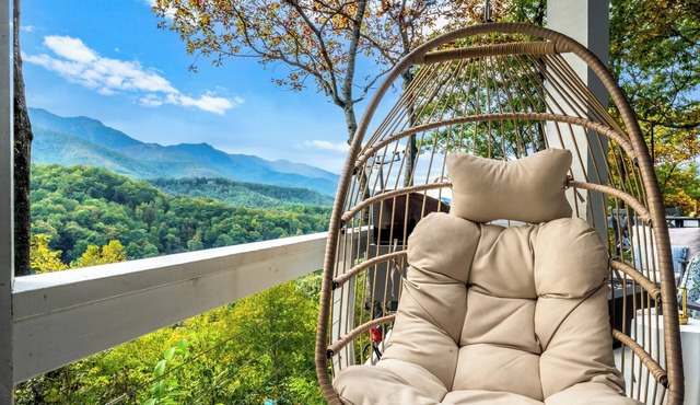Dog-Friendly Luxury 2BR Cabin · Sweeping Mountain Views · Cool Blue Ridge Escape