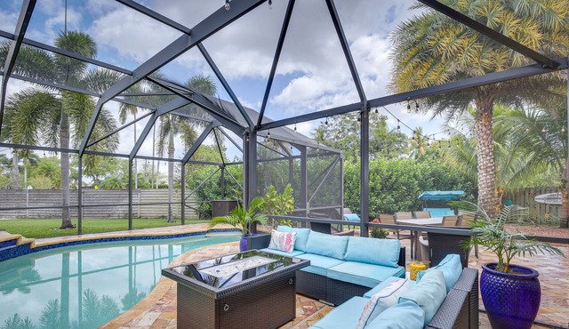 Dog-Friendly Margate Home w/ Lanai + Hot Tub!