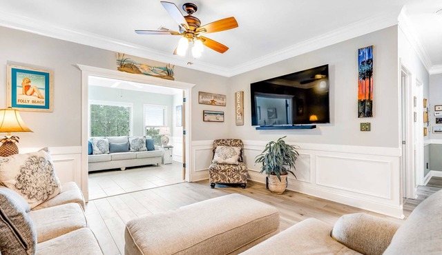 Dog-friendly monthly rental with pool, AC, ideal for remote work & travel nurse