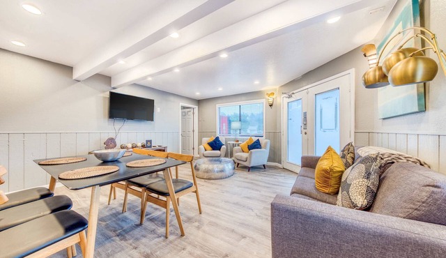 Dog friendly motel with kitchens and kitchenettes and WiFi walk to the beach