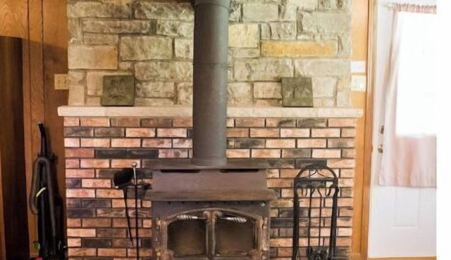 Dog Friendly Mother-in-law cabin near Starved Rock at Kishauwau Cabins