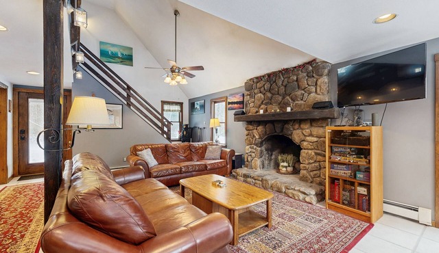 Dog friendly mountain view home in great location w/large yard