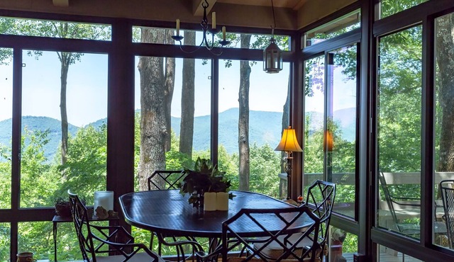 Dog-friendly mountain cottage w/furnished decks, amazing views, free WiFi, pool