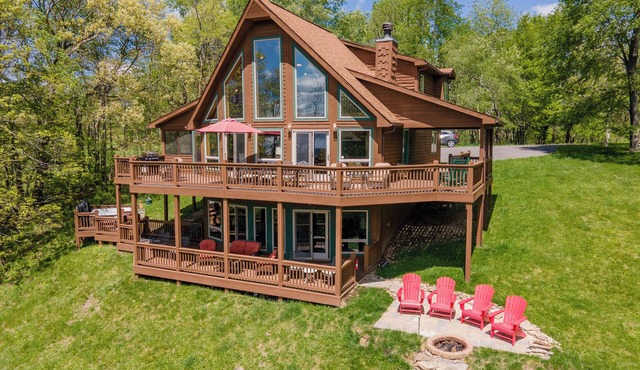 Dog Friendly Mountain Chalet w/Fireplaces & Hot Tub
