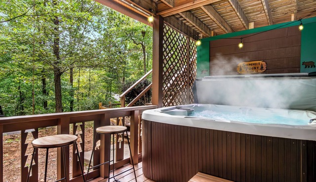 Dog-Friendly Mountain Resort Cabin - NEW Hot Tub - Arcade Room -BBQ Grill