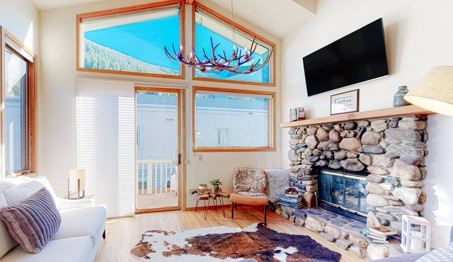 Dog-Friendly Mountain Townhouse with Grill, Fireplace & Free High Speed WiFi