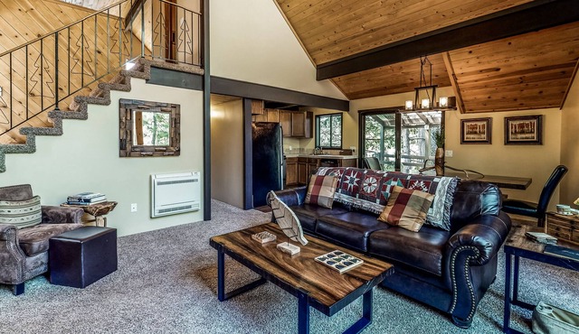 Dog-friendly mountain retreat with deck & full kitchen - steps from trails