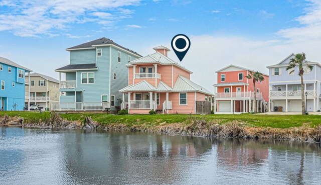 Dog-friendly multi-level home with pool, full kitchen, central AC & washer/dryer