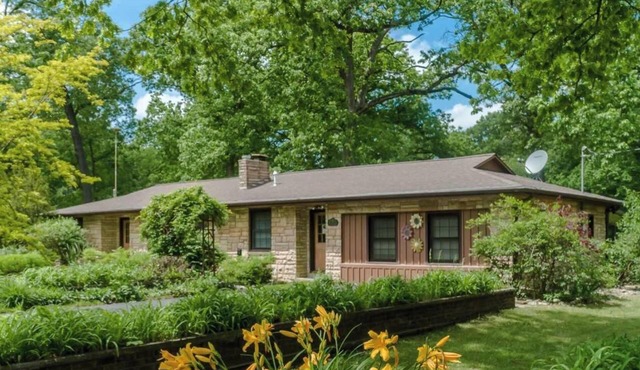 Dog-Friendly Nature Escape with Hot Tub & Fire Pit