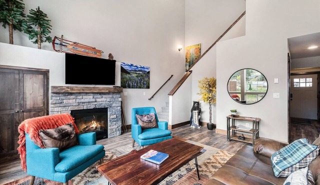 Dog-Friendly! New Modern Home, Views & Wildlife