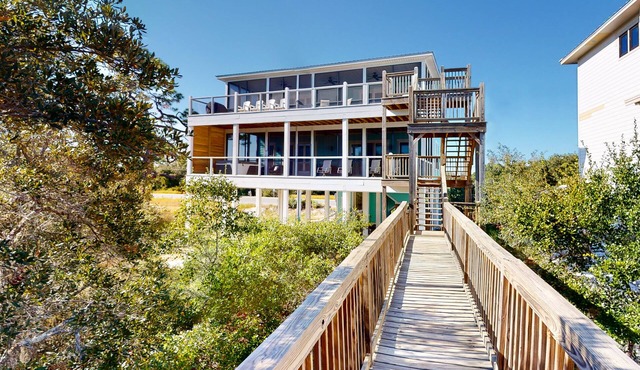 Dog-friendly oceanfront home with a hot tub, washer/dryer & central AC