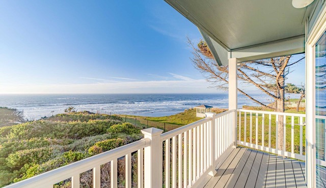 Dog-friendly ocean view home with WiFi, remote work spaces, and washer&dryer
