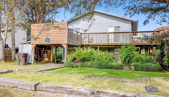 Dog-friendly, oceanview home - one block to beach