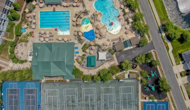 Dog‑Friendly (Only 1) Bayside Condo w/Pool & Gym