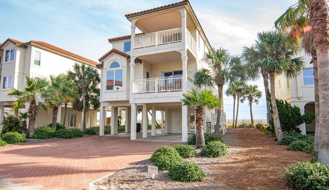Dog-Friendly, Pool & Tennis Court, Hot Tub in Sunset Beach!