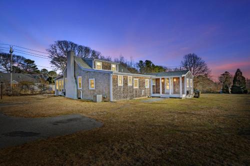 Dog-Friendly Pleasant Lake Cottage in Harwich