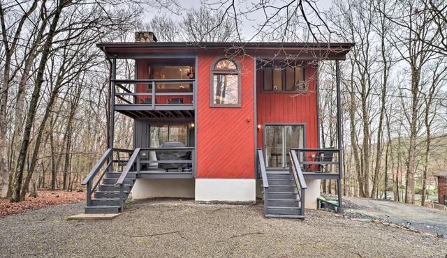 Dog-Friendly Poconos Escape with Hot Tub and Game Room