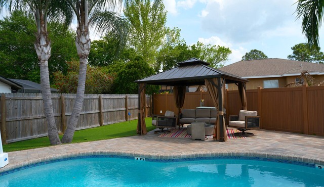 DOG friendly pool home close to the BEACH!