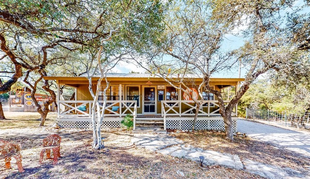 Dog-Friendly Property with Shared Pool, Hot Tubs & Outdoor Shower