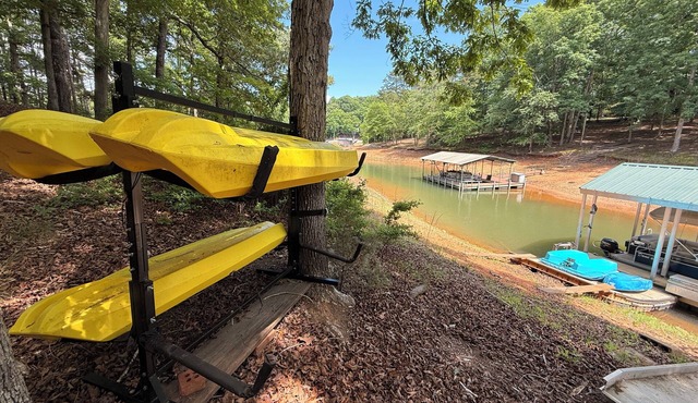 Dog Friendly Private Lake Cove Retreat-Kayaks, Dock, Fire-pit, Firewood Included