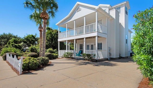Dog Friendly, Private Pool, Picturesque Neighborhood