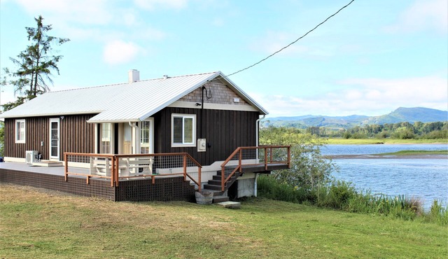 Dog Friendly Puget Island Home on the Columbia River. Winter Rates!