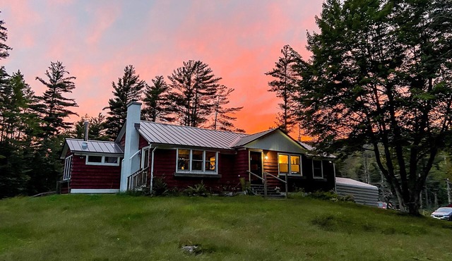 Dog-friendly retreat near outdoor rec with wood stove, firepit, desk, & mtn view