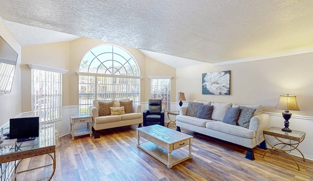 Dog-friendly retreat with hot tub, outdoor pool, & tennis court - great location