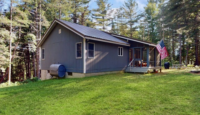 Dog-friendly, riverfront cabin with grill, kayaks and firepits