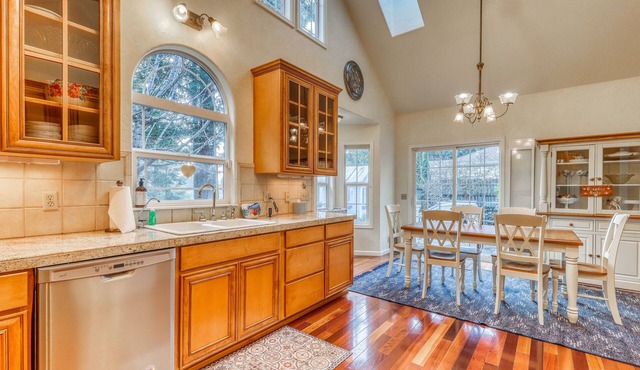 Dog-friendly, riverfront home on a cliff w/river views, private hot tub