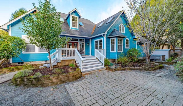 Dog-friendly, riverfront home on a cliff w/river views, private hot tub.