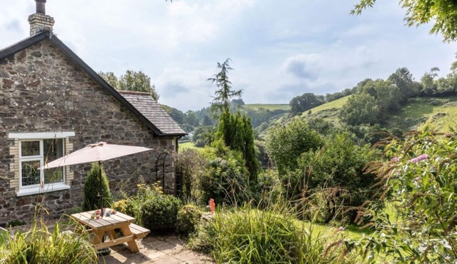 Dog friendly rural retreat with countryside views