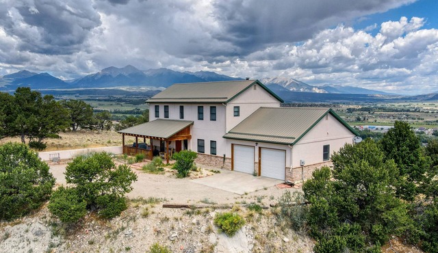 Dog Friendly Scenic Salida Getaway - Minutes to Mountain Bike Trails and downtown Salida