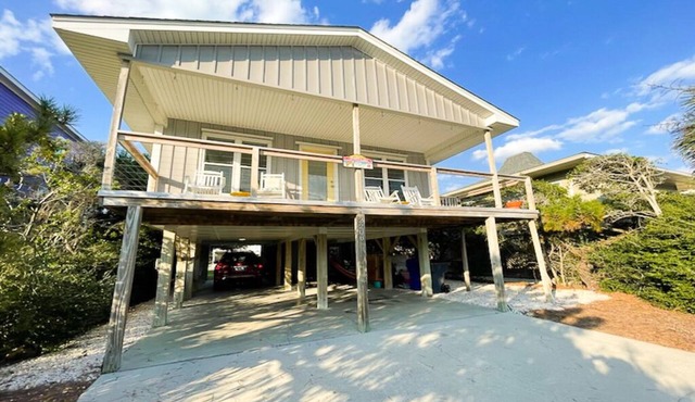 DOG FRIENDLY - Second Row .Ruff Life beach cottage.