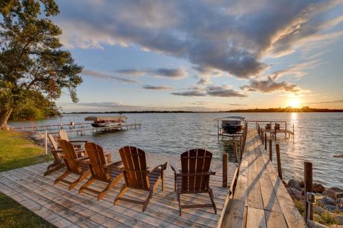 Dog-Friendly! Silver Lake Escape Near Boat Ramp